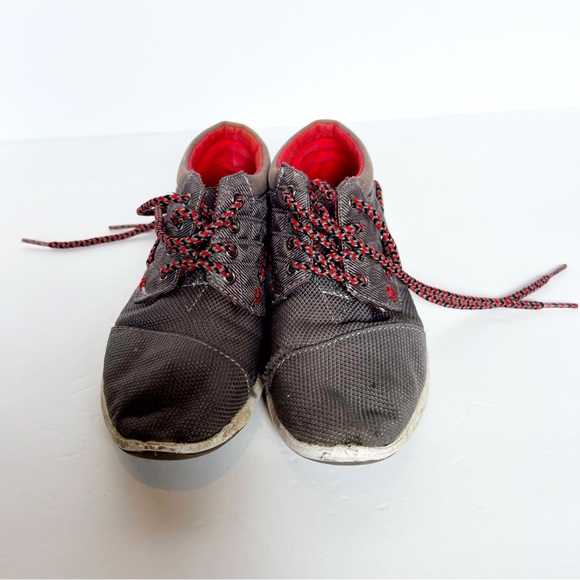 TOMS Shoes - Picture 2 of 5
